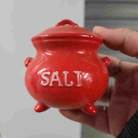 Vintage Red Salt Pepper Shakers - Picture 4 of 5